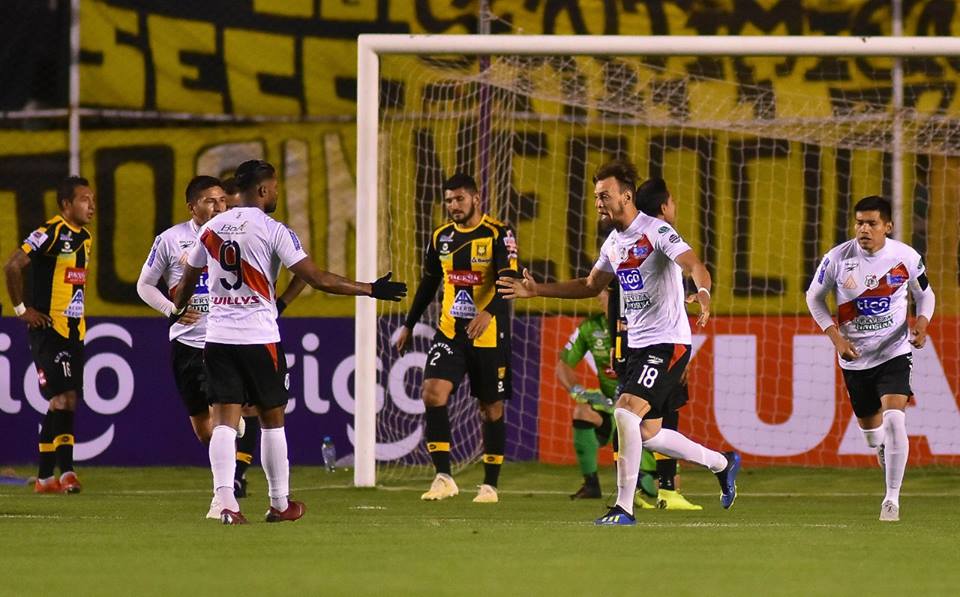 Jugadores de Nacional Potosí festejan al finalizar el partido Foto: Diez.bo