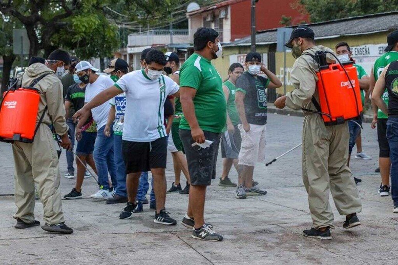 Partido con hinchas