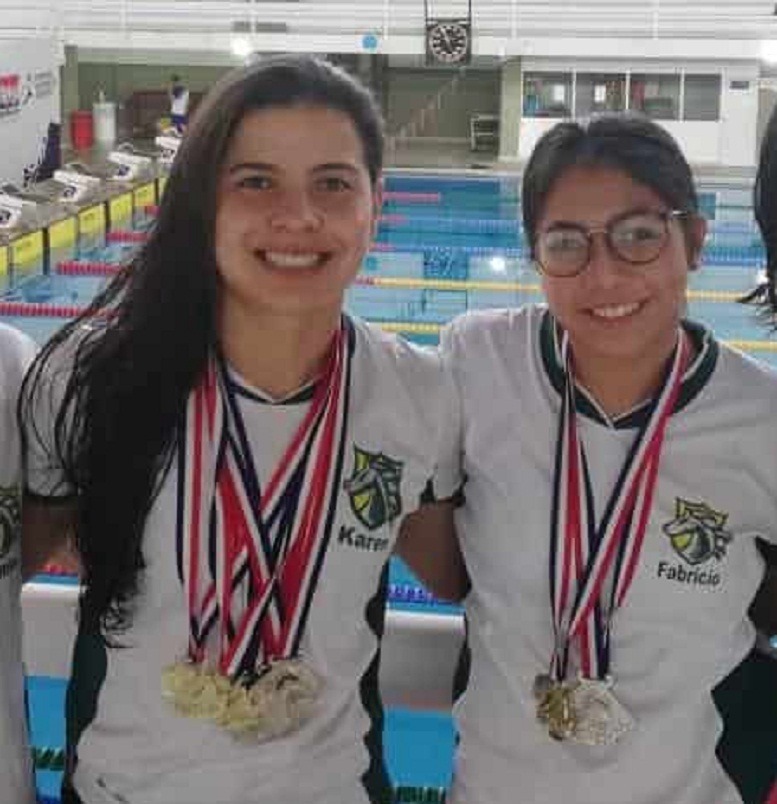 Campeonas en natación