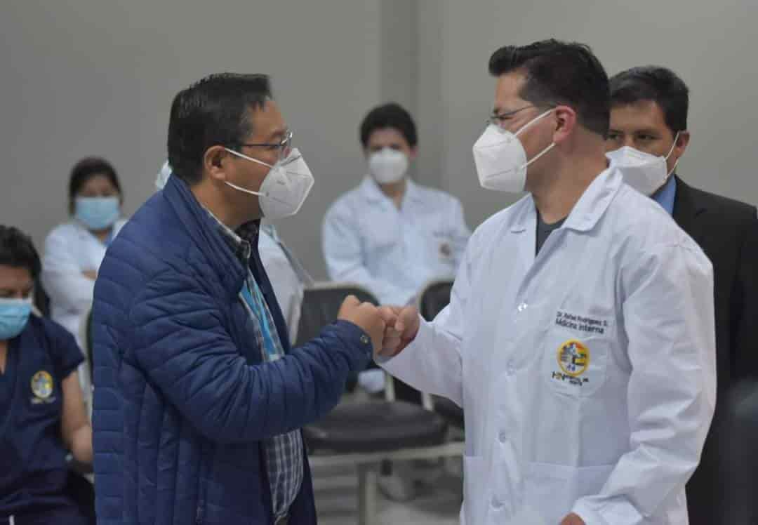Primer médico vacunado en el Alto La Paz
