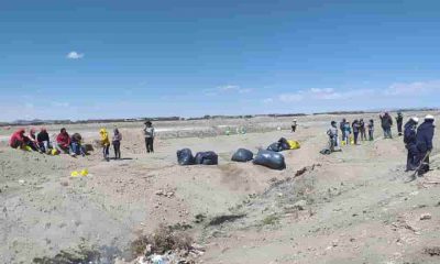 Limpieza Cementerio de trenes de Uyuni