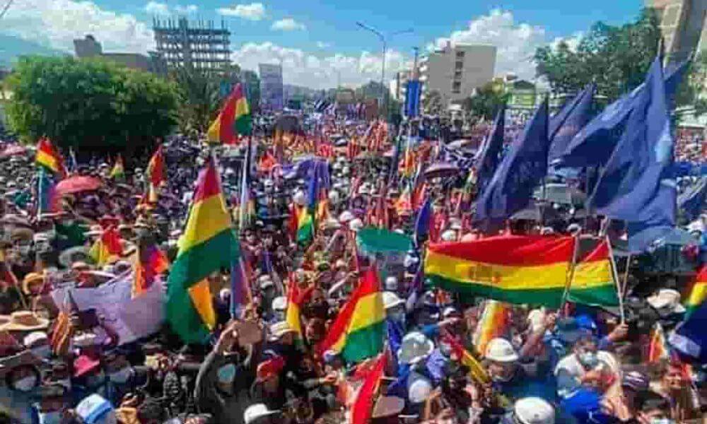 Marcha en apoyo a Luis Arce en Cochabamba