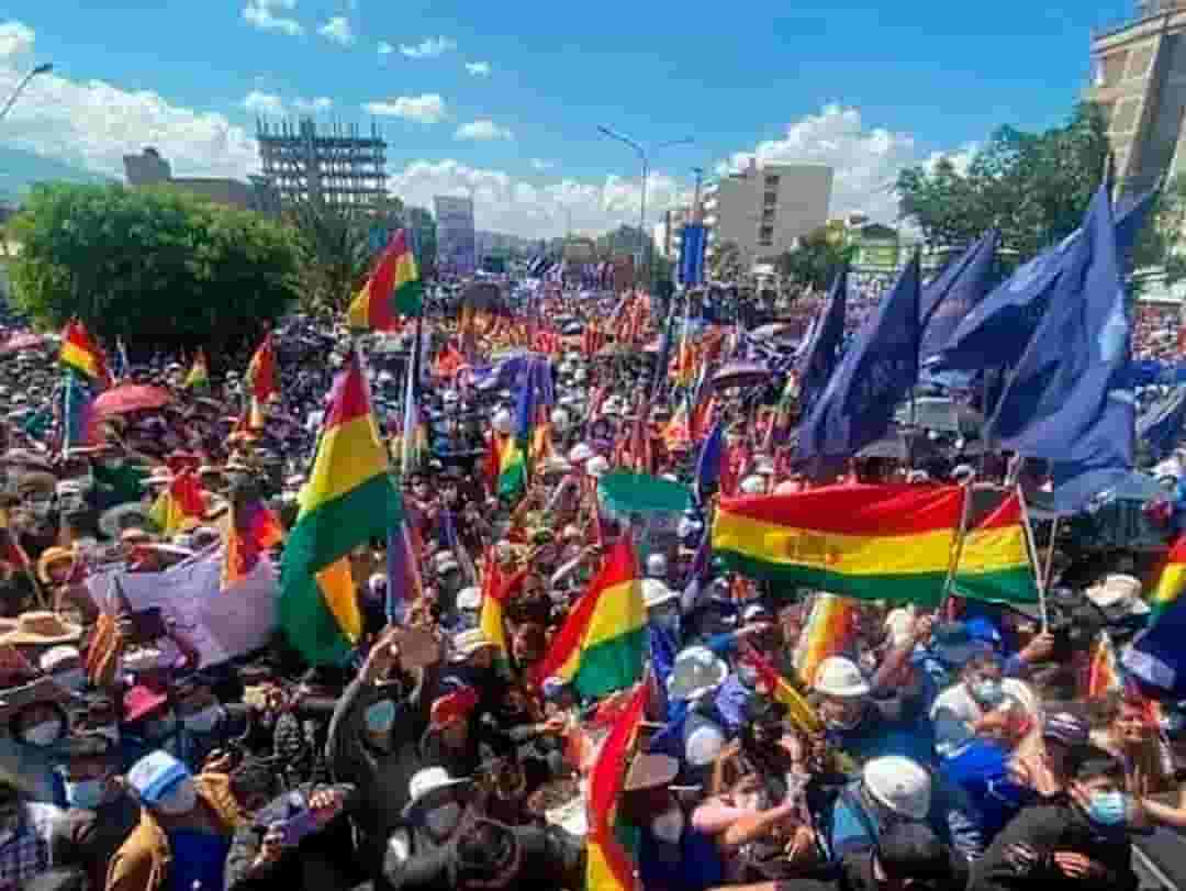 Marcha en apoyo a Luis Arce en Cochabamba