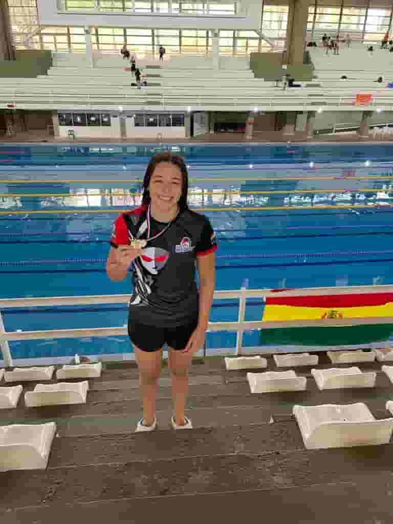 Nadadores bolivianos ganan medalla de oro en Paraguay