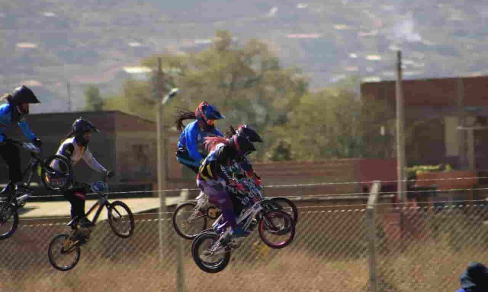 Campeonato Nacional de bicicross en el Circuito Municipal Tamborada de Cochabamba