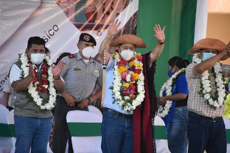 Presidente entrega sistema de agua potable en municipio de Caraparí