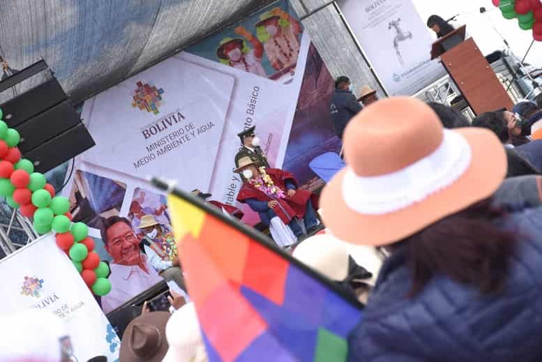 Presidente entrega obras en El Alto