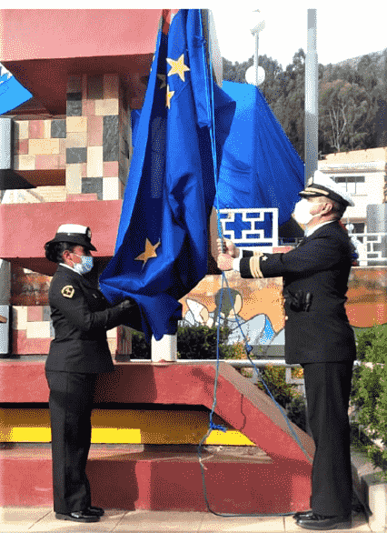 Iza de la bandera de la reivindicación marítima