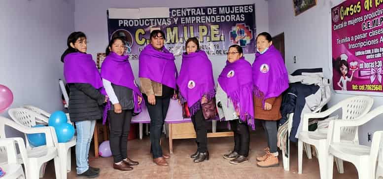 mujeres del servicio de transporte de la línea lila