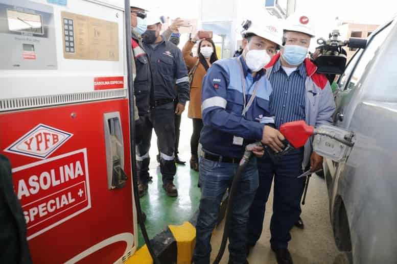 “Tenemos actualmente en el departamento de Oruro 20 estaciones de servicio urbanas y 15 provinciales, los 35 surtidores van a cubrir gradualmente la necesidad de la población con más de 500 mil litros por día de gasolina especial plus”