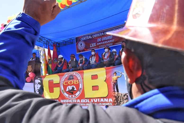 Presidente Arce celebra el Día de los Trabajadores entregando normas laborales para los bolivianos