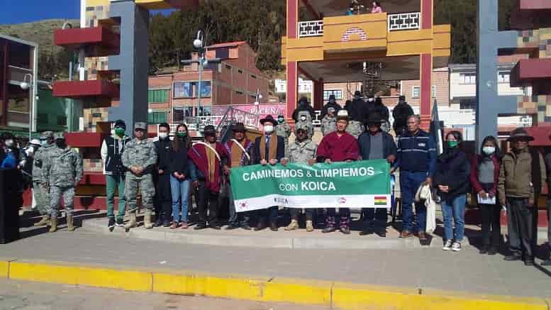 Campaña de limpieza del Titicaca