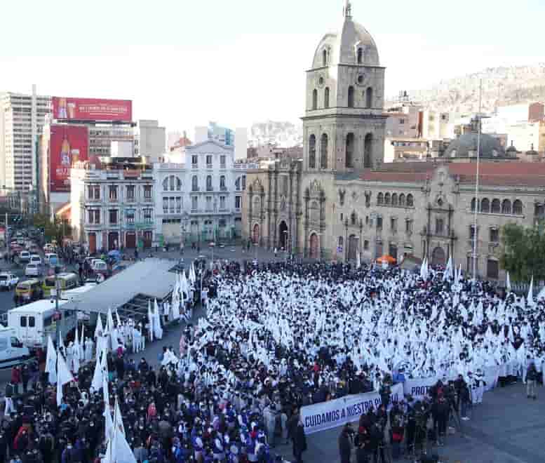 Médicos hacia los colegios