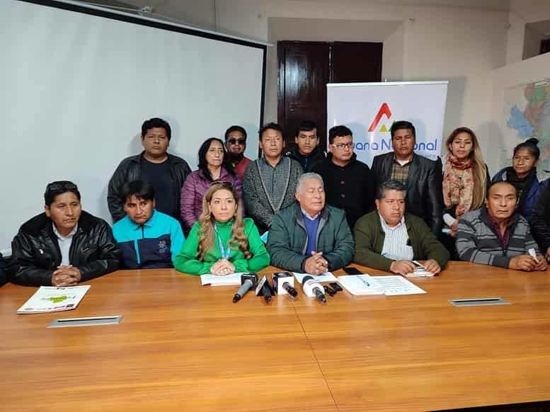 Gobierno y CONAMYPE firman entendimiento