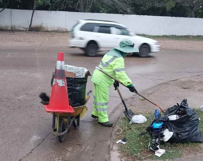 Recojo de basura en bloqueo