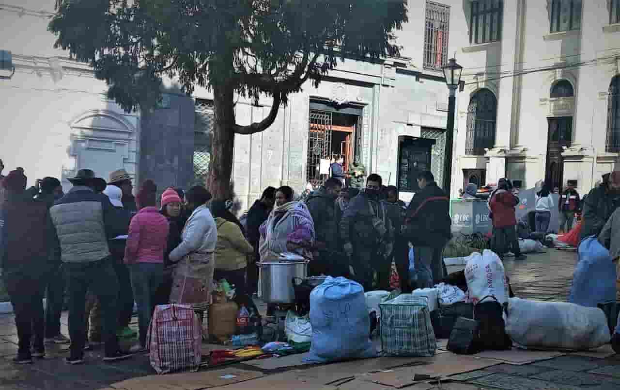 Chiquitanos bloqueando en La Paz