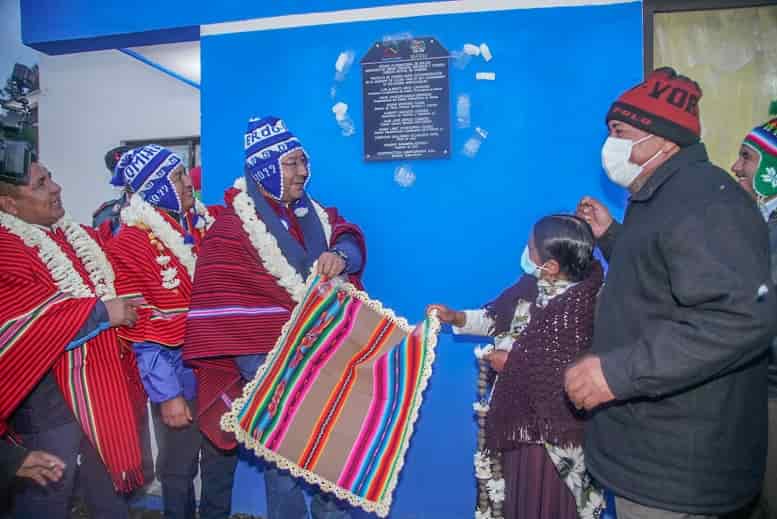 Entrega de obras en Colomi