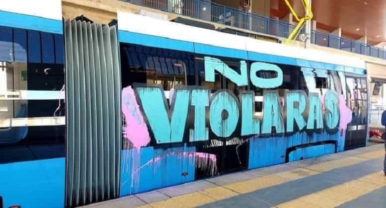 Tren Metropolitano grafiteado