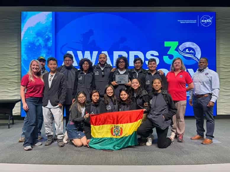 Equipo boliviano en la NASA