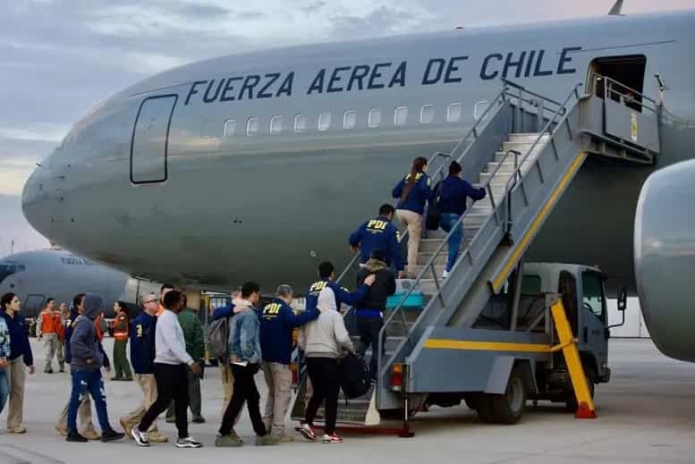 Bolivianos expulsados de Chile