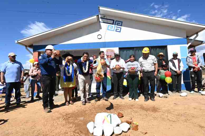 Presidente entrega viviendas