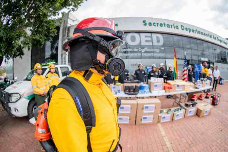 Donación de equipos para bomberos